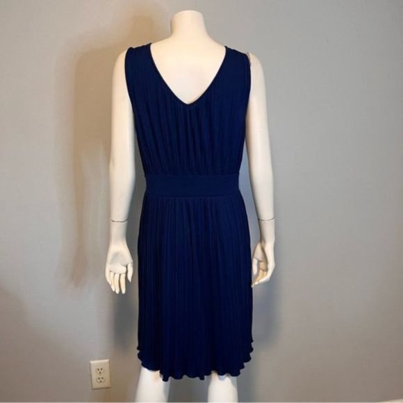 Banana Republic Mystic Blue Pleated V-Neck Sleeveless Dress Size 10 - Picture 7 of 12